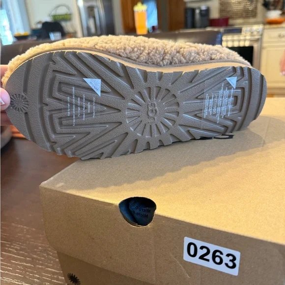 UGG Tasman Maxi Curly Women’s - Picture 3 of 4